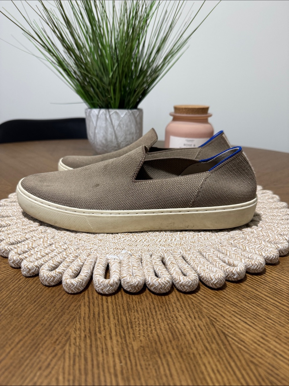 Rothys womens 10 tan knit upper slip on sneaker shoes